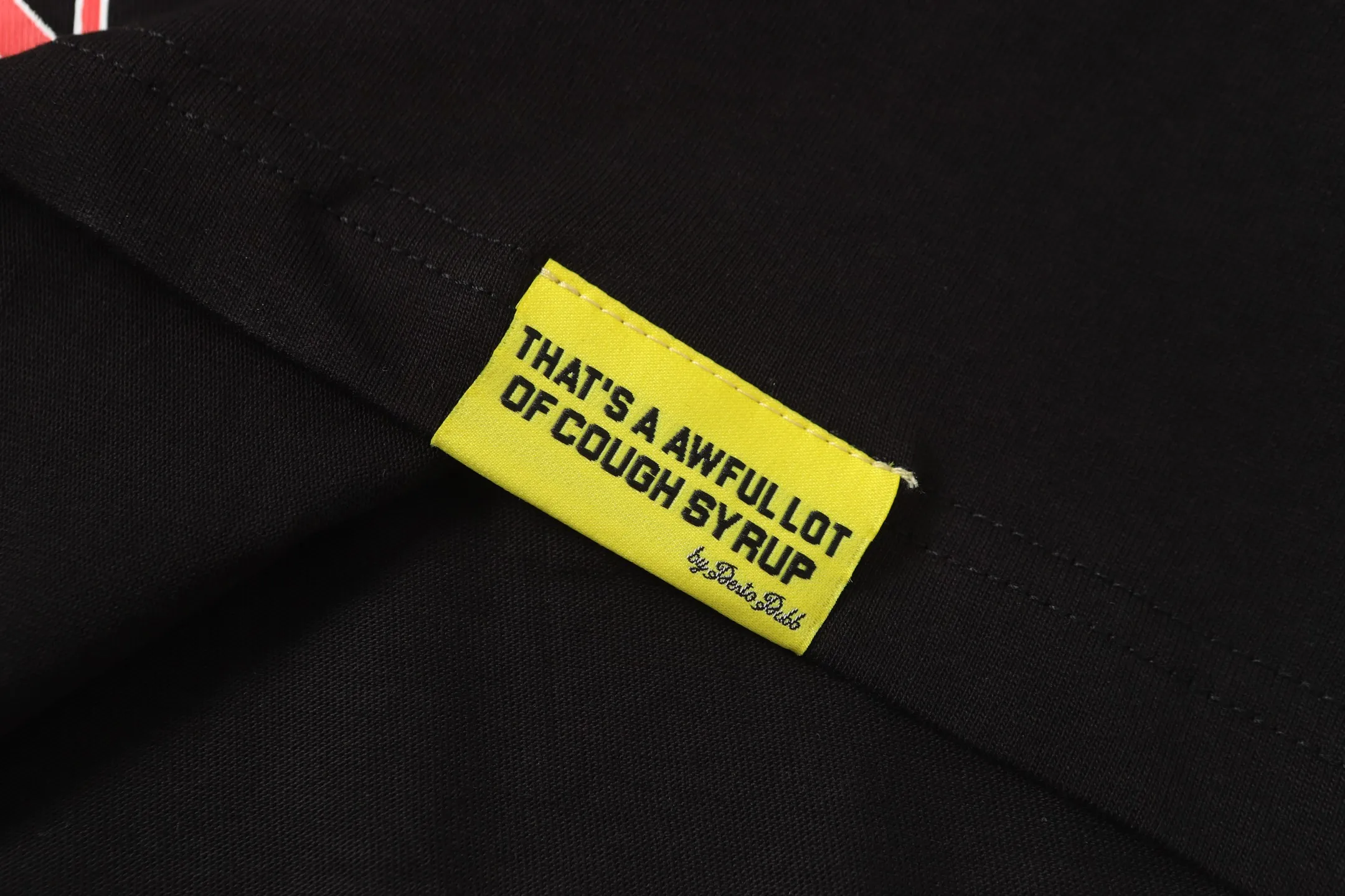 #active Black ｜ THAT'S A AWFUL LOT OF COUGH SYRUP In Stock Real shot American simple trendy brand loose casual T-shirt Fabric (fabric): 32 counts Weight combed double yarn pure cotton Sizes (size): S-M L X L Color (colour): Active Black 👉